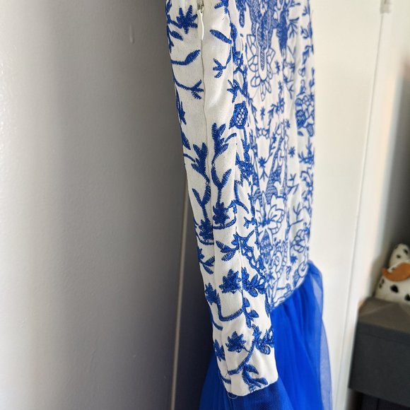 Blue and white dress - Picture 3 of 4